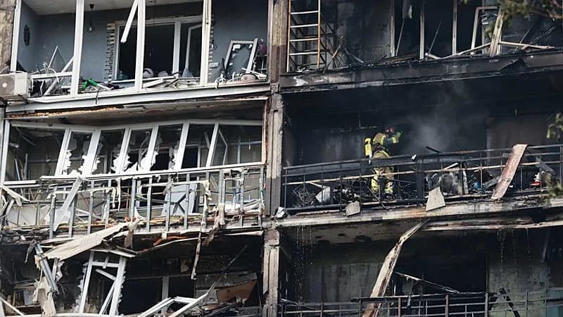 Glide Bombs Pound Zaporizhzhia: 1 Dead, Dozens Wounded; Kharkiv Warehouse of ~8 Million Books Destroyed