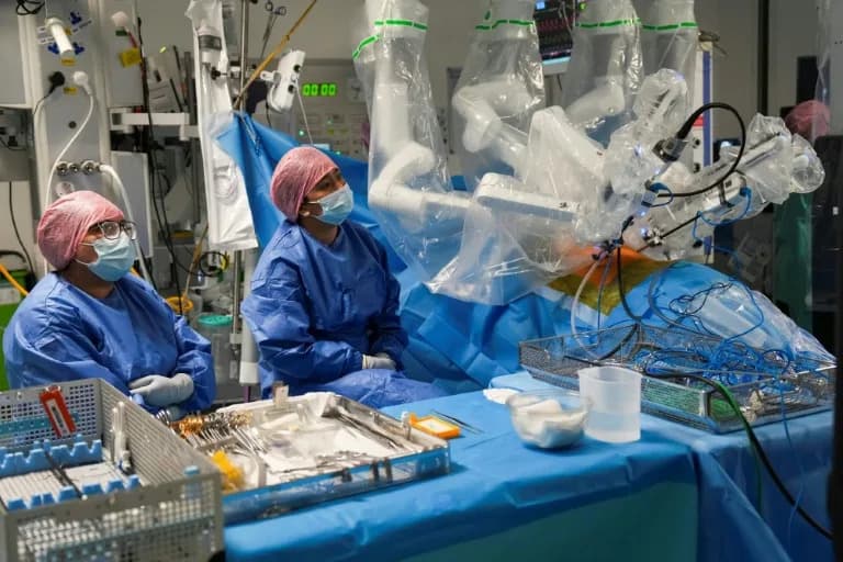 Inside the NHS Push To Train the 'Surgeons of the Future' With Robotic Surgery