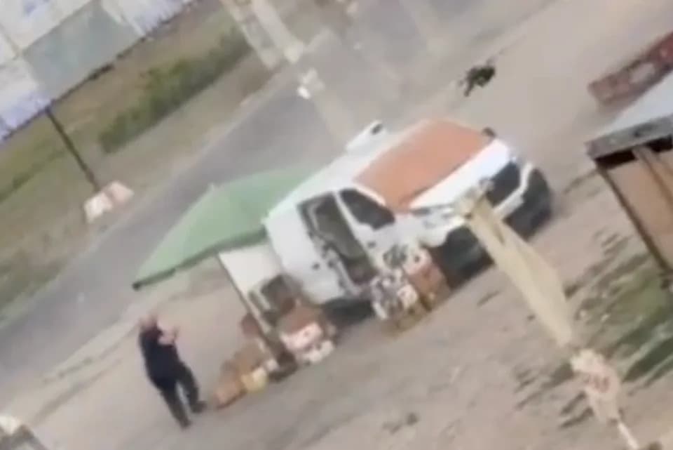 Video Shows Drone Chasing Market Vendor In Kherson; Ukraine Calls It A ‘War Crime’