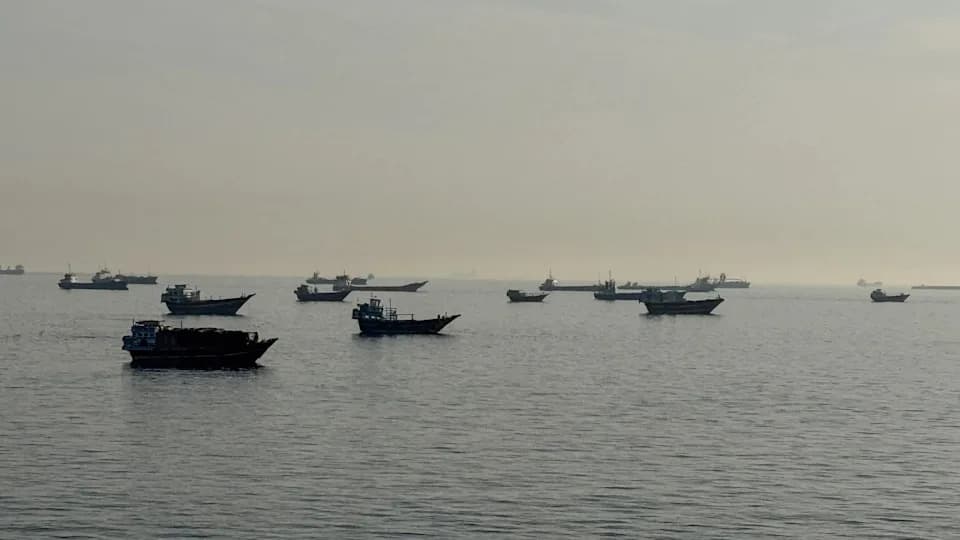 Strait of Hormuz Lay-Up Could Spark Global Marine 'Super-Spreader' Event, Scientists Warn
