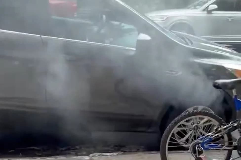 Smoke Billows From Bronx Manholes as Norwood Buildings Lose Power; Con Edison Restores Service