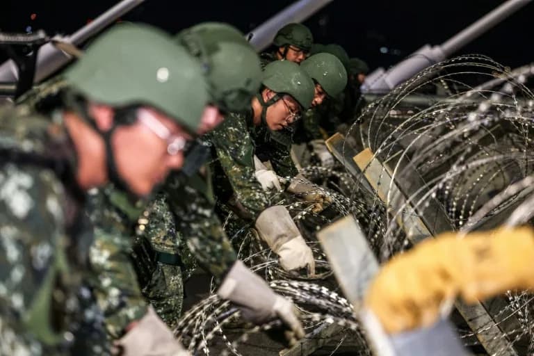 Taiwan Blocks Danjiang Bridge in Night Drill to Thwart Potential PLA Advance