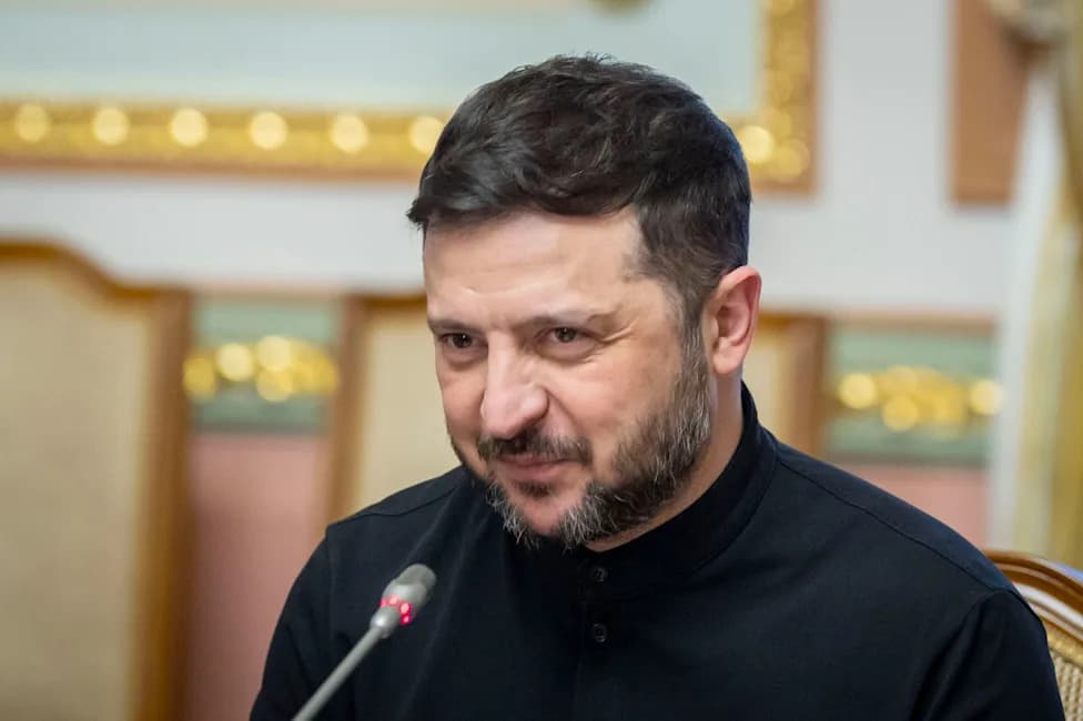 Poll: Zelensky’s Full-Trust Rating Falls Behind Military Figures After Protests