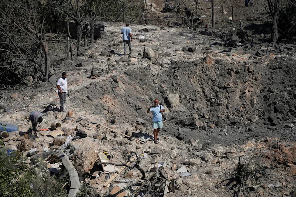 Israel Resumes Strikes in South Lebanon; Al‑Mansouri Evacuated as Residents Protest