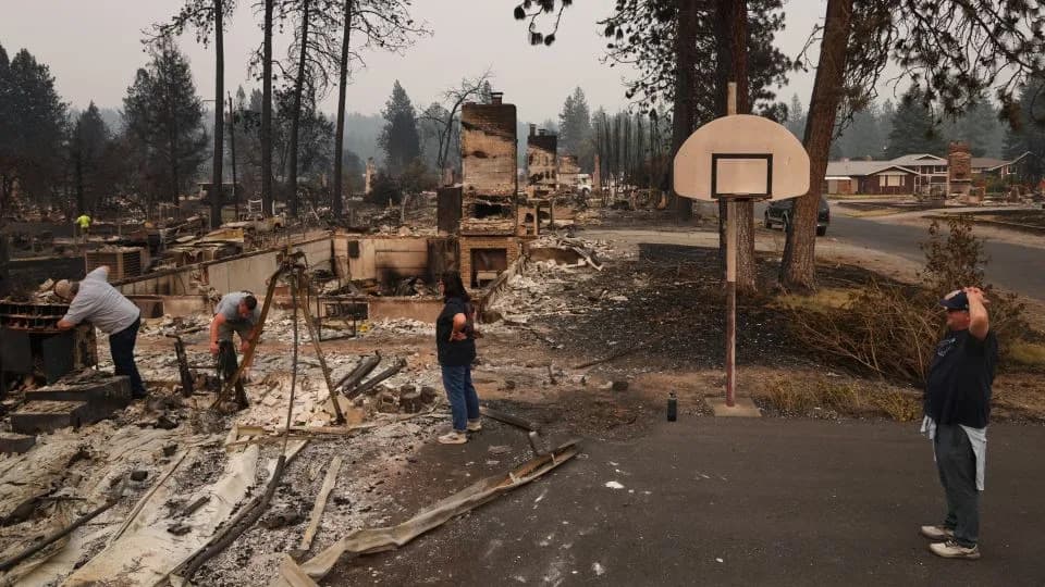 Fires Flare in Washington, Ebola Response at Risk, and a Skydiver's Jersey Drop — Today's Top Stories
