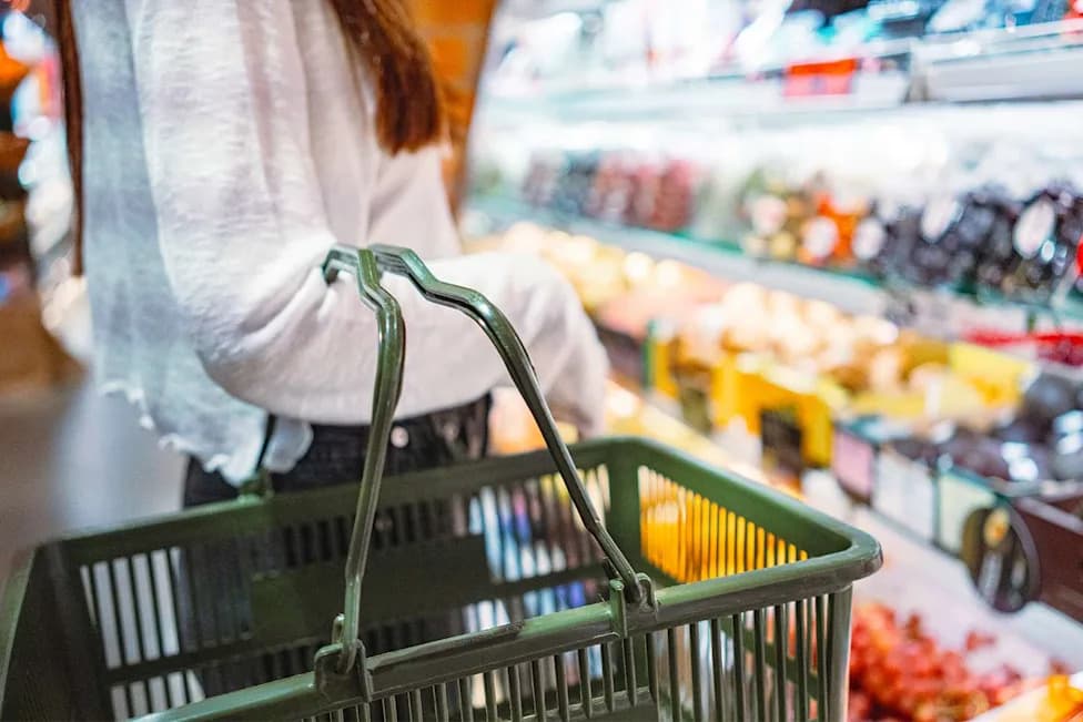 Foodborne Illnesses Surge in U.S.: 6 Outbreaks to Watch as Climate Change and Reduced Reporting Raise Alarm