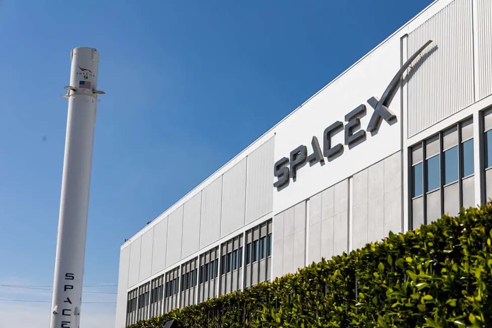 SpaceX Rocket Stage Crashes Into Moon — Fresh Crater and Visible Dust Plume Provide Rare Research Opportunity
