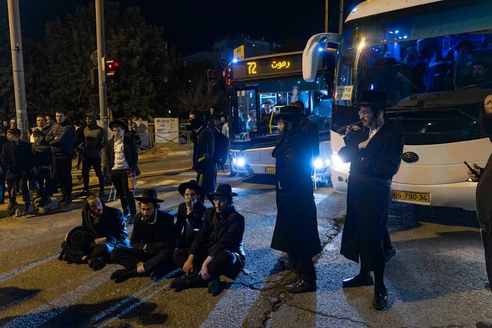 Haredi Roadblock Near Meron After Early Shabbat Buses; Anti‑Government Protests To Continue Overnight