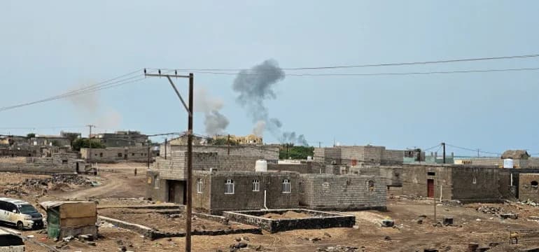 Houthis Renew Missile and Drone Strikes on Al-Makha Port, Killing 11 and Damaging Key Infrastructure