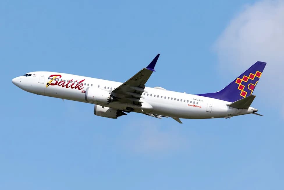 Passenger Allegedly Tried to Open Plane Emergency Exit at 30,000 Feet, Saying He 'Felt Like Doing So'
