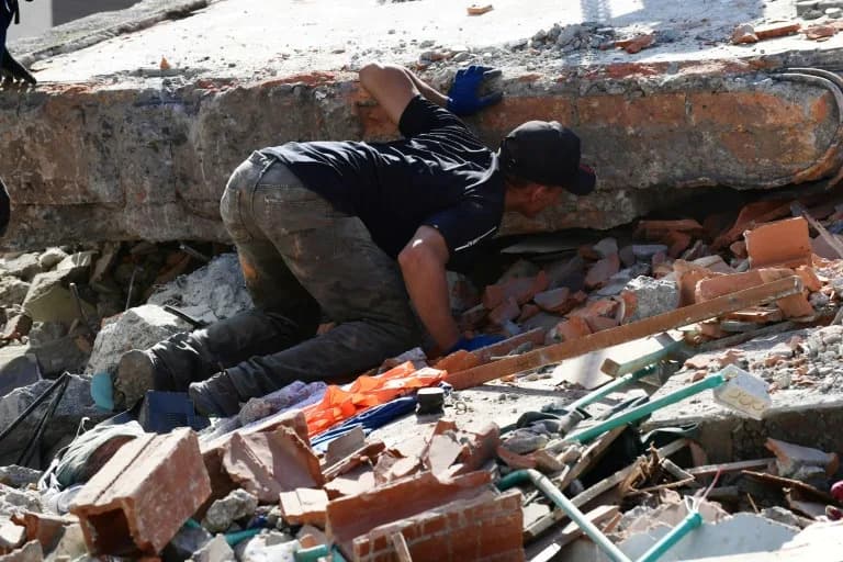 Pereira Becomes a 'Zombie City' After 7.4-Magnitude Quake — At Least 240 Dead