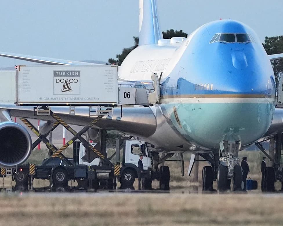 Secret Air Force One Switch Sparks Outrage — Were Reporters Used as a ‘Decoy’?