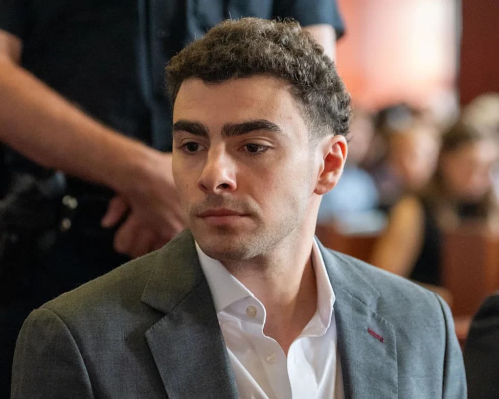 Surprise Federal Hearing for Luigi Mangione Fuels Speculation of Plea Deal That Could Moot State Murder Trial