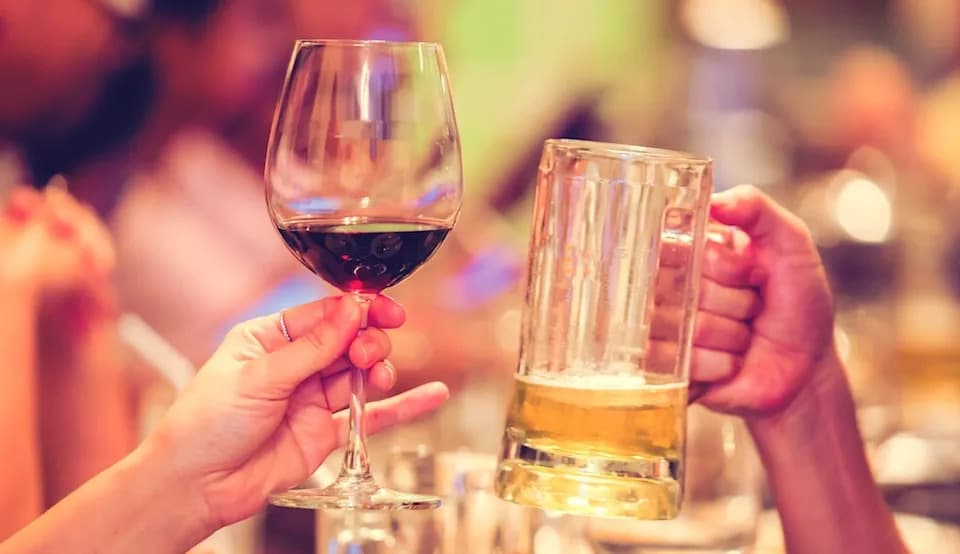 Large UK Study Finds Moderate Wine Linked To Lower Death Risk, While Beer and Spirits Show Higher Risk