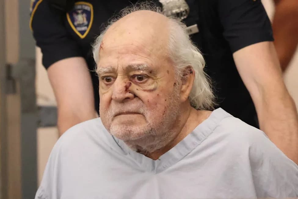 Driver Sentenced to 25 Years to Life After Deadly N.Y. Nail Salon Crash; Flips Off Photographer at Sentencing