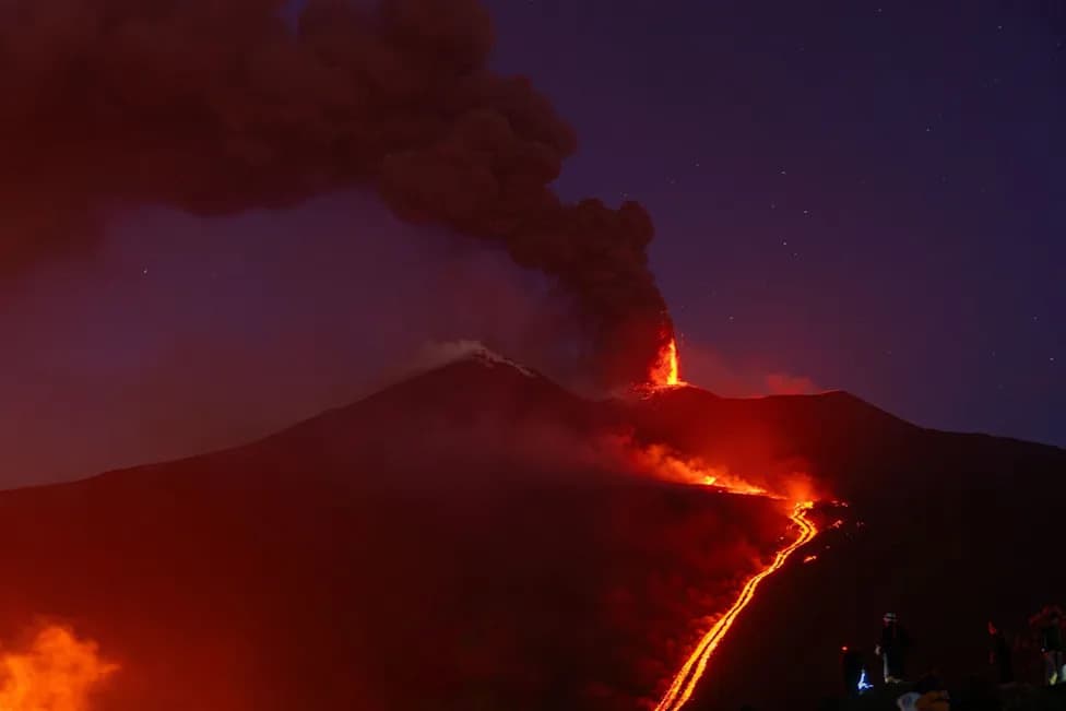 Catania Airport Suspends Flights Again as Mount Etna Eruption Disrupts Holiday Travel