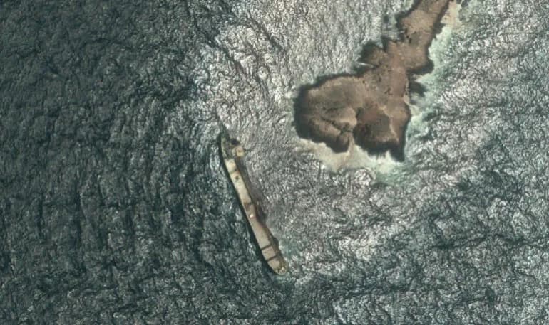 Salvage Operation Under Way to Stabilise Oil‑Leaking Tanker Off Oman as Spill Widens