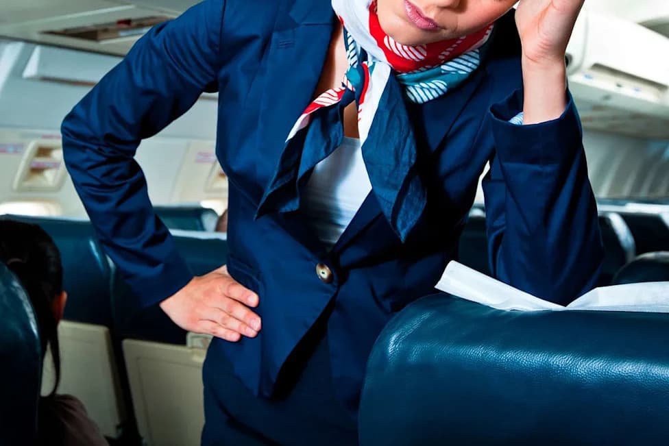 Frontier Pilots Request Medical Aid After Four Flight Attendants Report Headaches and Nausea Mid‑Flight