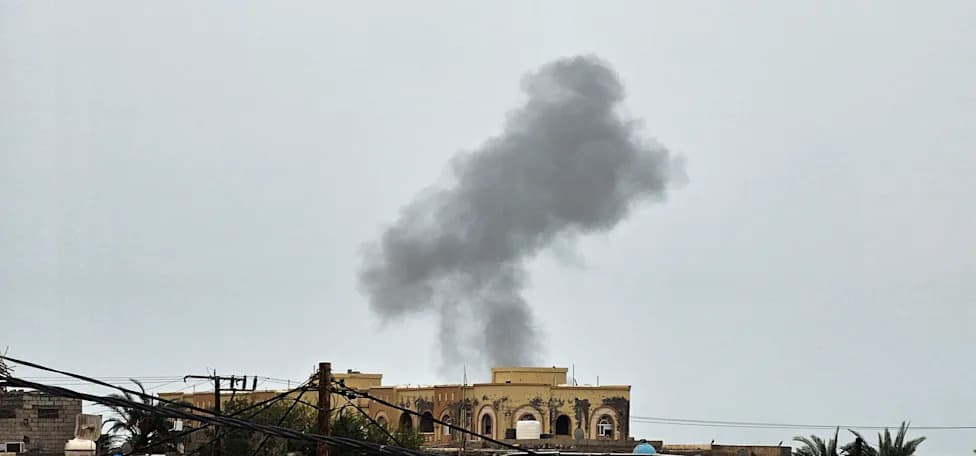 Houthi Ballistic Missile Strike on Al-Makha Kills Civilians, Officials Say