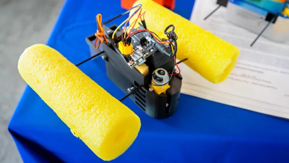 Snail-Inspired Classroom Robots Help Teachers Trap Microplastics