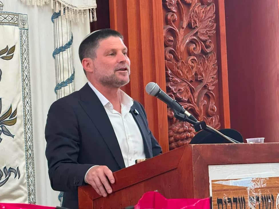Smotrich Urges Netanyahu to Seize Gaza, Impose Military Rule and Allow Settlements