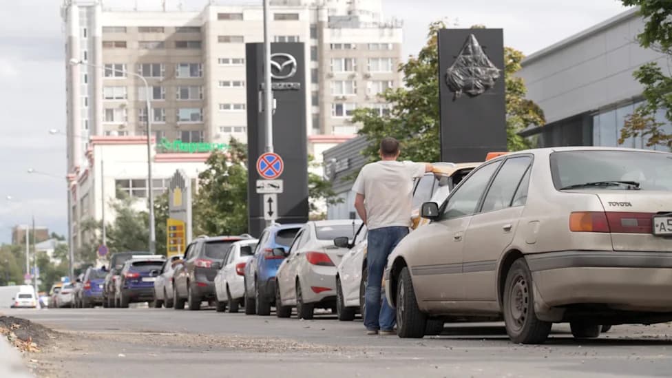 Petrol Shortages Hit Moscow as Drone Strikes Disrupt Refineries — Patriotism Persists