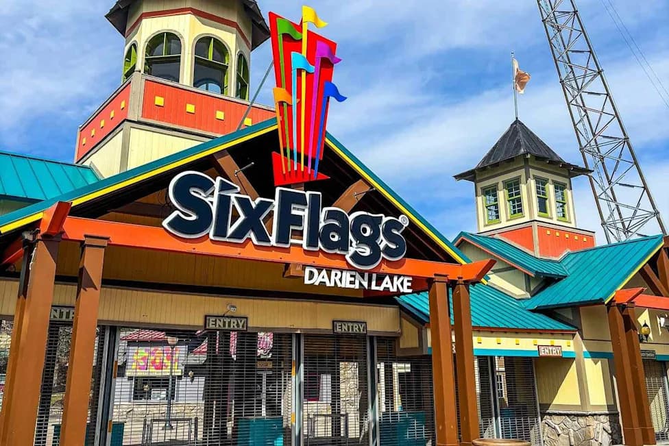 Army Specialist Sues Six Flags After Alleged Barefoot Walk on Hot Asphalt Causes Second‑Degree Burns