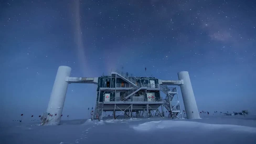 Dark Matter Filament May Be Lensing Blazar Emissions — Could Explain IceCube Neutrino Events