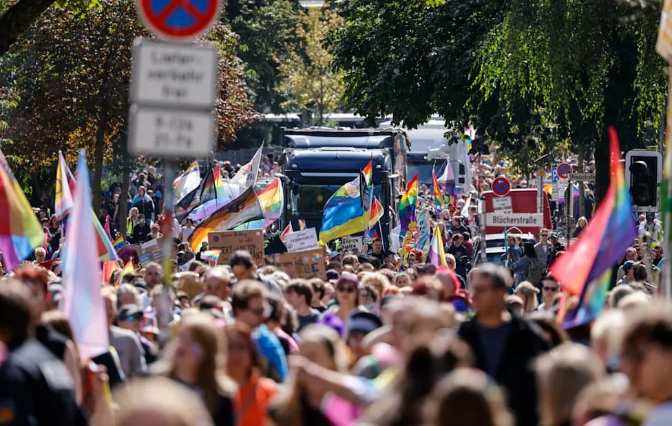 30,000 Attend Bremen Pride March as Police Maintain Heightened Security
