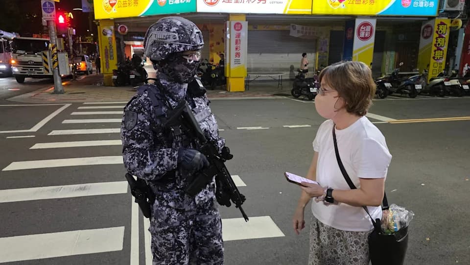 Taiwan Runs 10-Day Urban Drills: Troops Train in City Streets as Civilians Carry On
