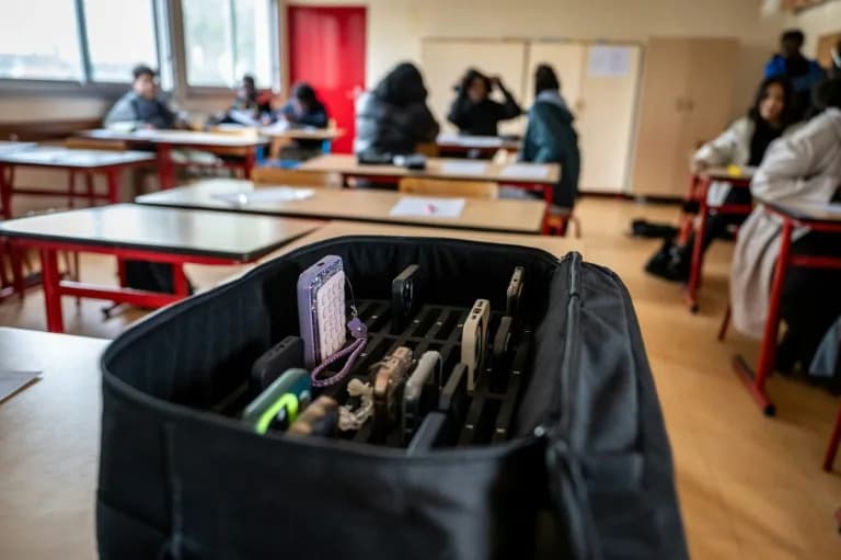 France to Enforce National High-School Mobile Phone Ban From September