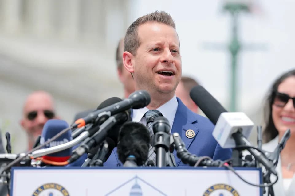 Jeffries Faces Backlash After Pro‑Israel Democrat Earns Top Middle East Post