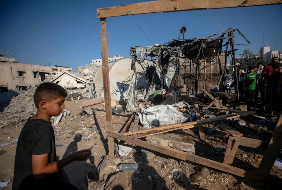 Three Palestinians Killed in Gaza Strikes as Israel Repeats Threats Over Kite-Flying