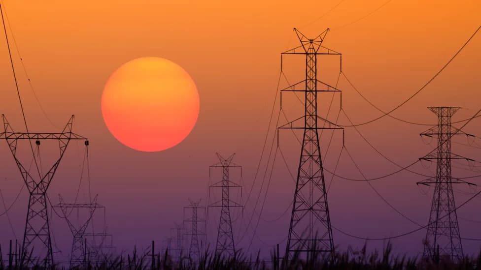 India Surpasses 300 GW of Non‑Fossil Power — 60% of 2030 Target; Grid Bottlenecks Spur Battery Push