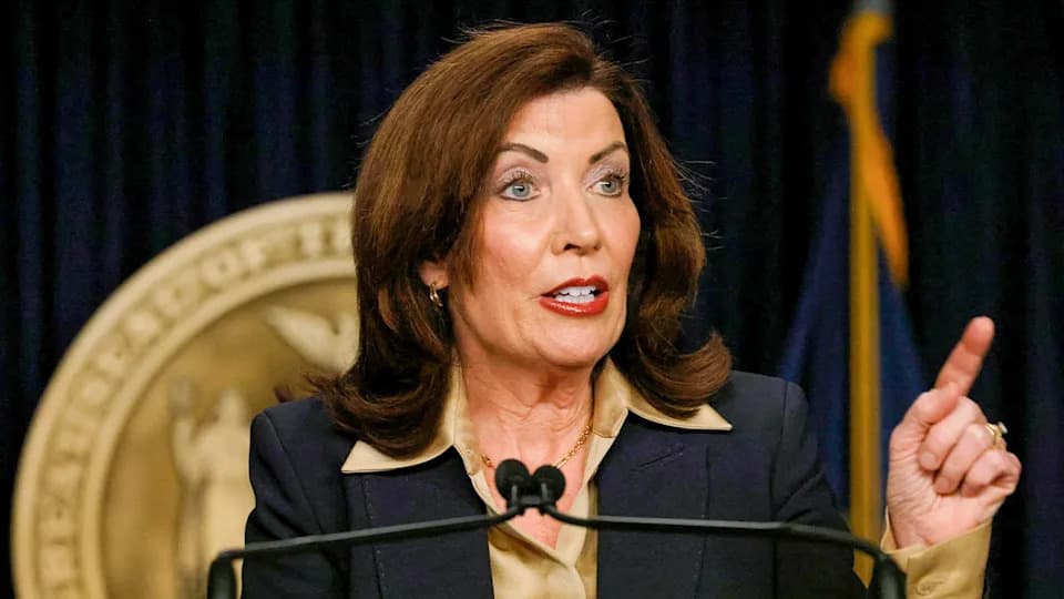 Hochul: "I Just Banned It" — New York Bars Local Police From 287(g) ICE Partnerships Amid Lawsuits
