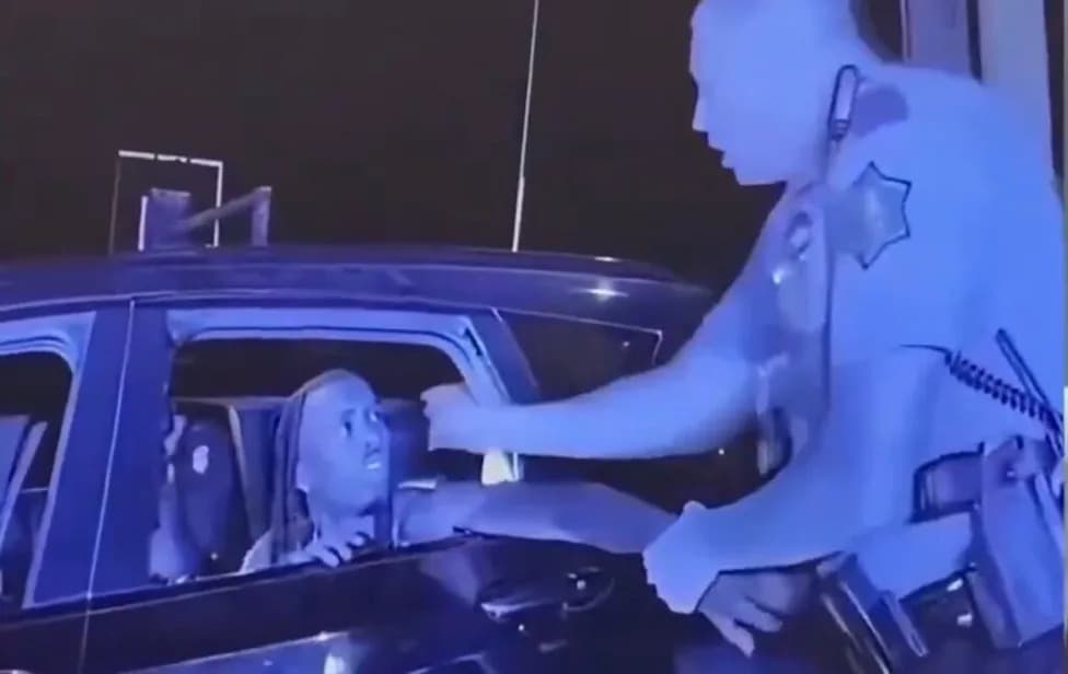 Video Shows Arkansas Trooper Ram SUV, Smash Window and Punch Passenger After 130 MPH Chase