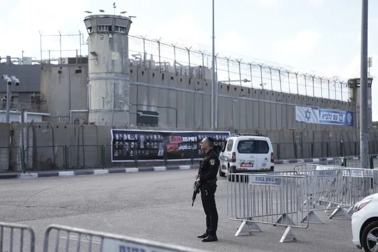 Ben-Gvir Publicly Praises Harsh Conditions for Palestinian Women in Israeli Prison Visit