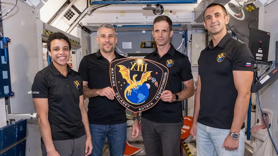 SpaceX and NASA Postpone Crew‑13 ISS Launch After Oxidizer Leak Found on Dragon