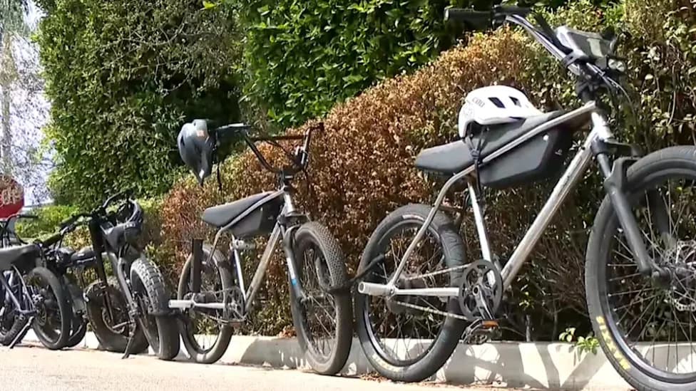 School E-Bike Ban Sends Student Bikes Into Neighborhoods, Sparking Parking Tensions in Newport Beach