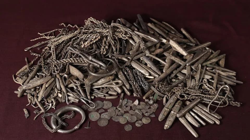Homeowner Uncovers Denmark's Largest Viking‑Age Silver Hoard — ~700 Items Found in Backyard