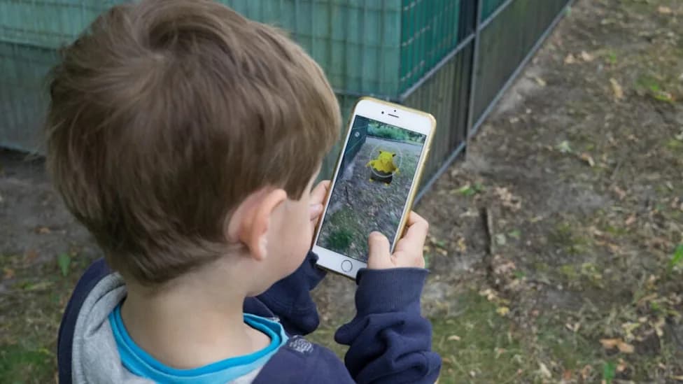 Steve Hilton Proposes Five-Step Plan to Make California the First Place to Phase Out Smartphones for Kids (Without a Ban)