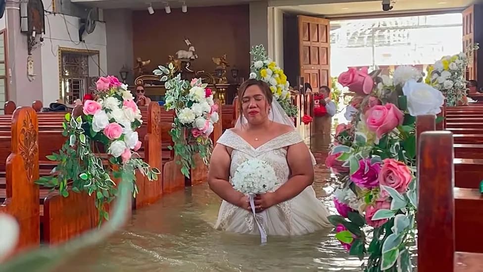 Waist-Deep Flood Couldn't Stop Them: Couple Marries Inside Flooded Church in Bulacan