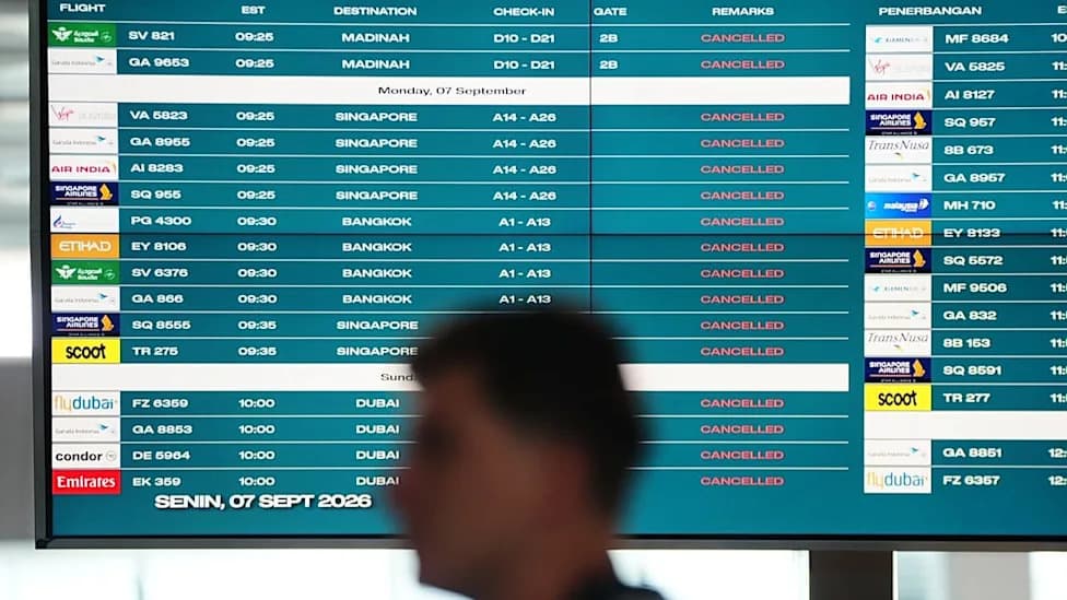Ash and Flight Disruptions: Indonesia Keeps Airports Closed as Anak Krakatau Eruption Eases but Risk Persists