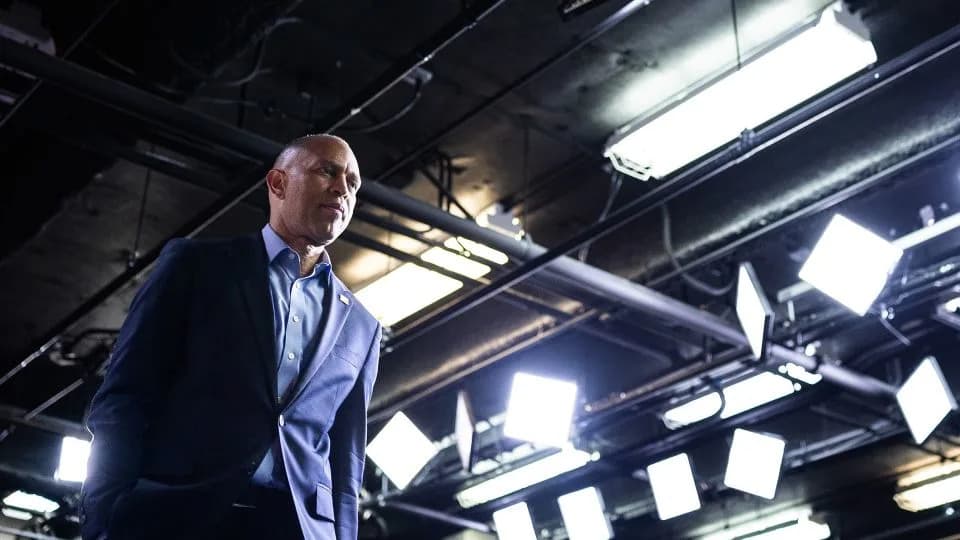 Progressive Surge Puts Pressure on Hakeem Jeffries — New Left-Wing Lawmakers Withhold Support, Demand Policy Wins