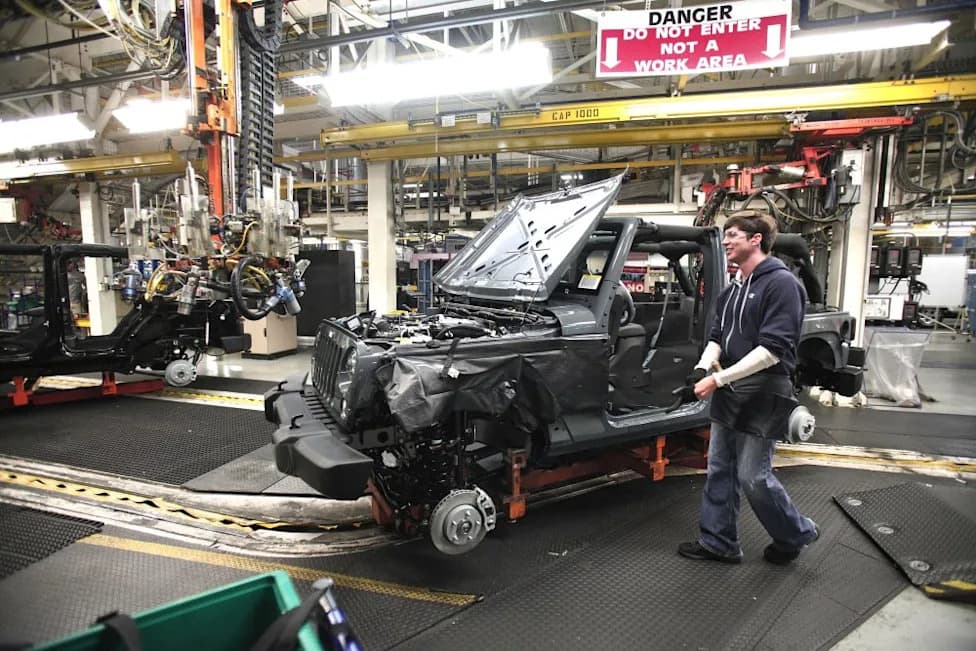 Tariff Fight Puts Republican Candidates on the Defensive as Canada Targets Swing-State Industries