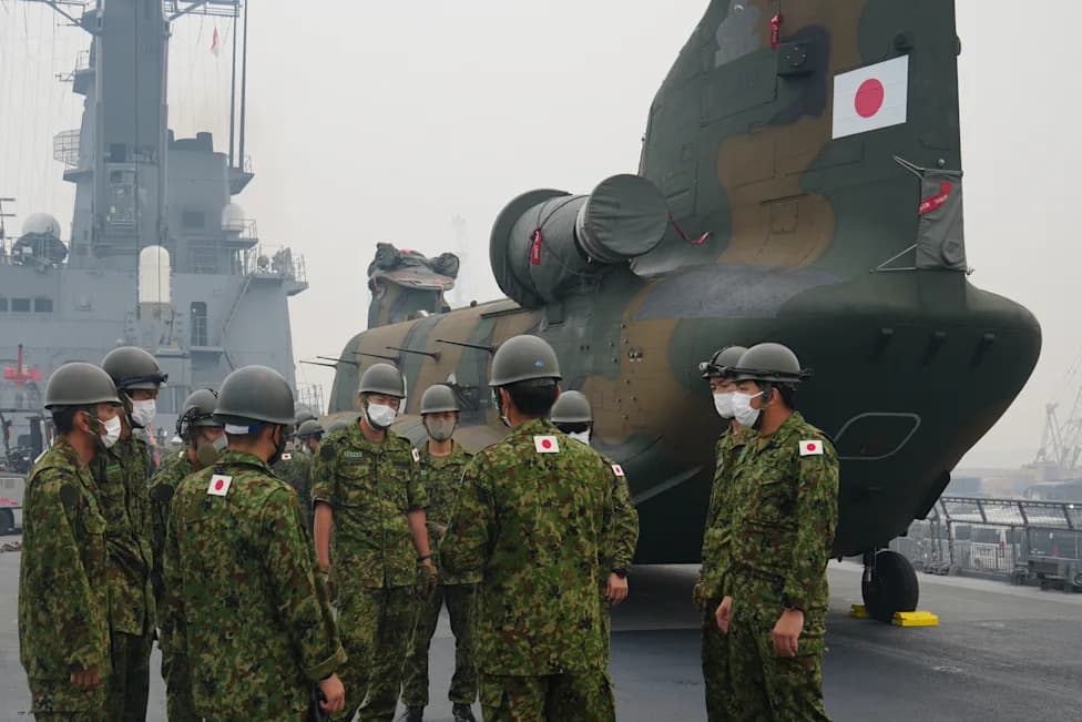 Japan Deploys JSDF Ship and Chinooks to Borneo in First Overseas Firefighting Mission