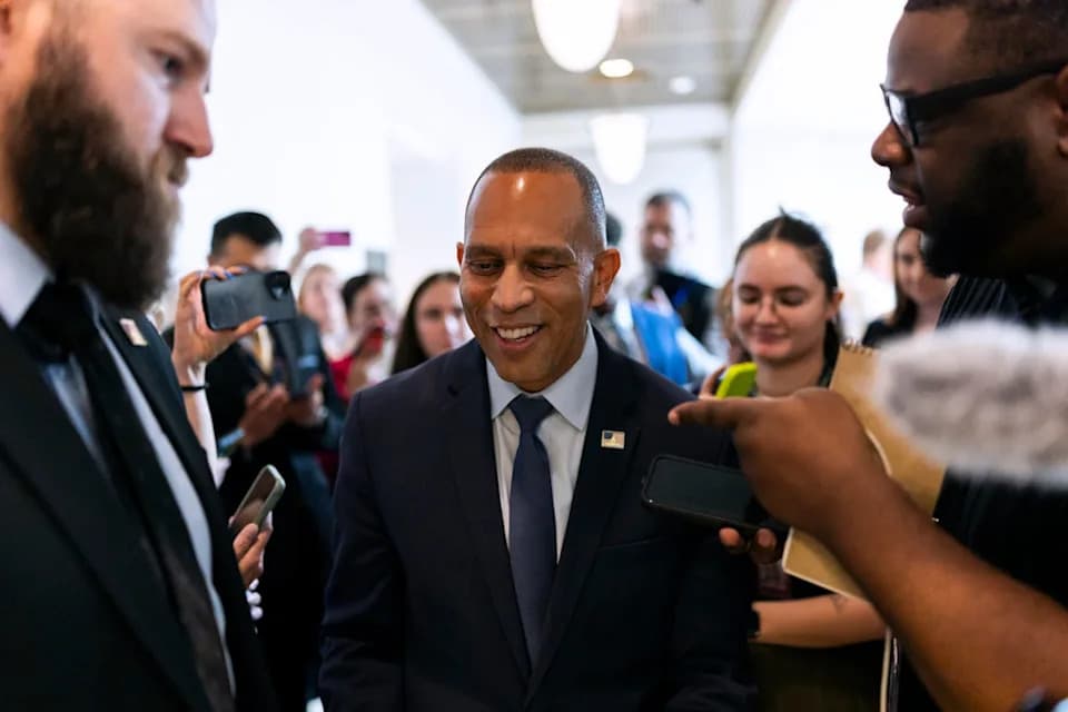 Jeffries Targets NFL Fans With Ad After Trump’s $5,000 Midterm Pledge