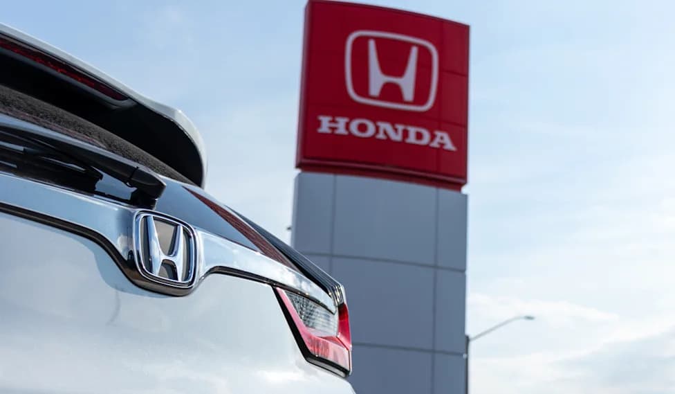 Trump Threatens 50% Tariffs on Canadian‑Built Silverados, RAV4s and CR‑Vs — Prices May Spike in 2027