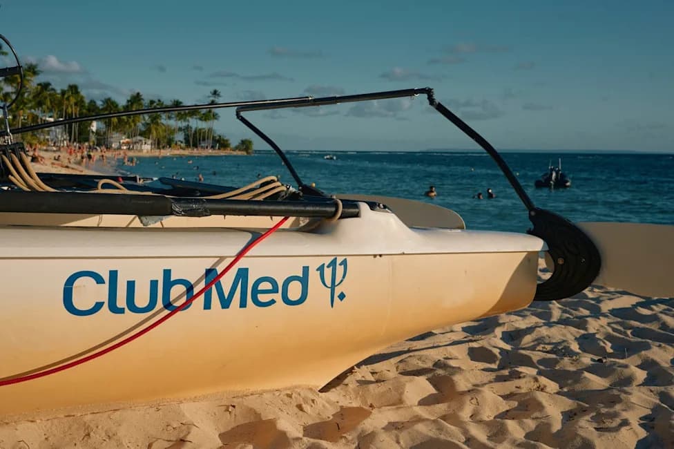 U.S. Tourist Sues Club Med After Alleged Shark Bite, Claims Delayed Care Led to Permanent Damage