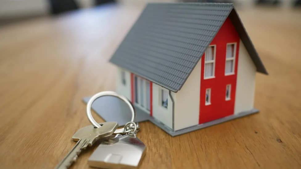 Landlord Says He Kept Rent Flat for 5 Years to Avoid Displacing Single Mother and Four Kids